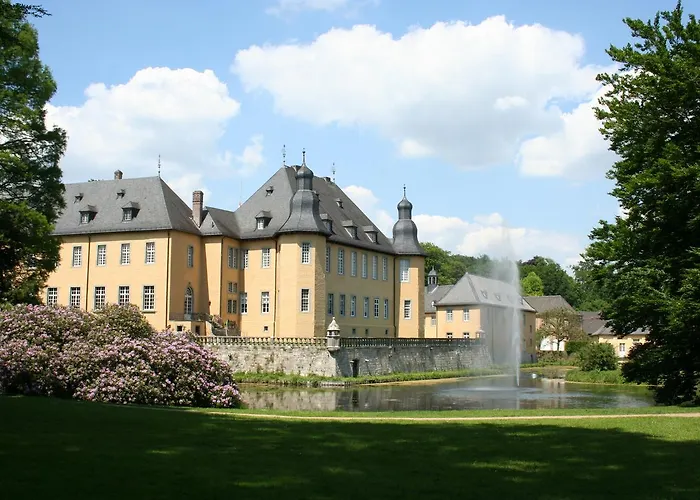 Schloss Dyck מלון 3*